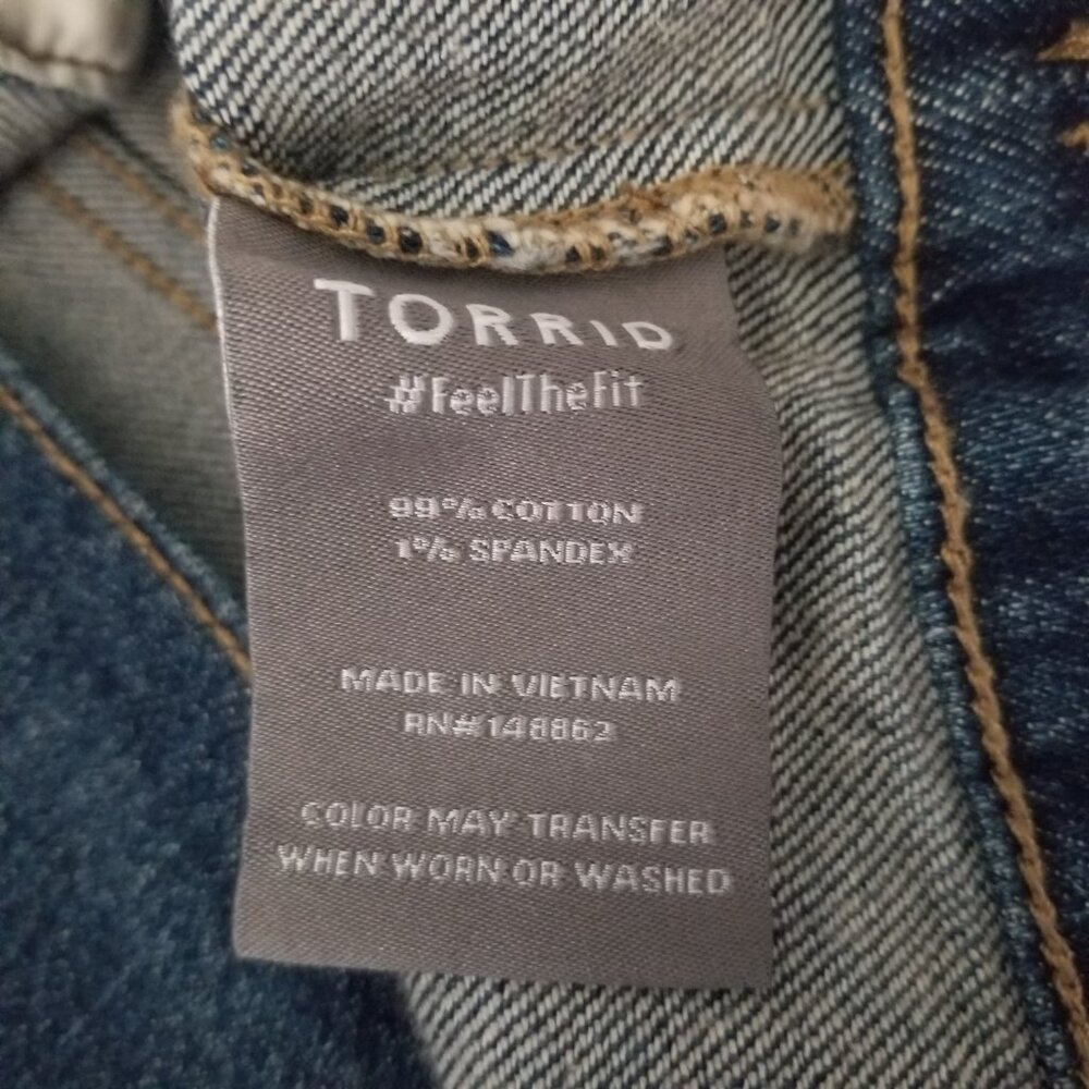 Torrid Womens 2 / 2X Long Line 99% Cotton Blue Denim Jean Jacket Button Up - Picture 14 of 15
